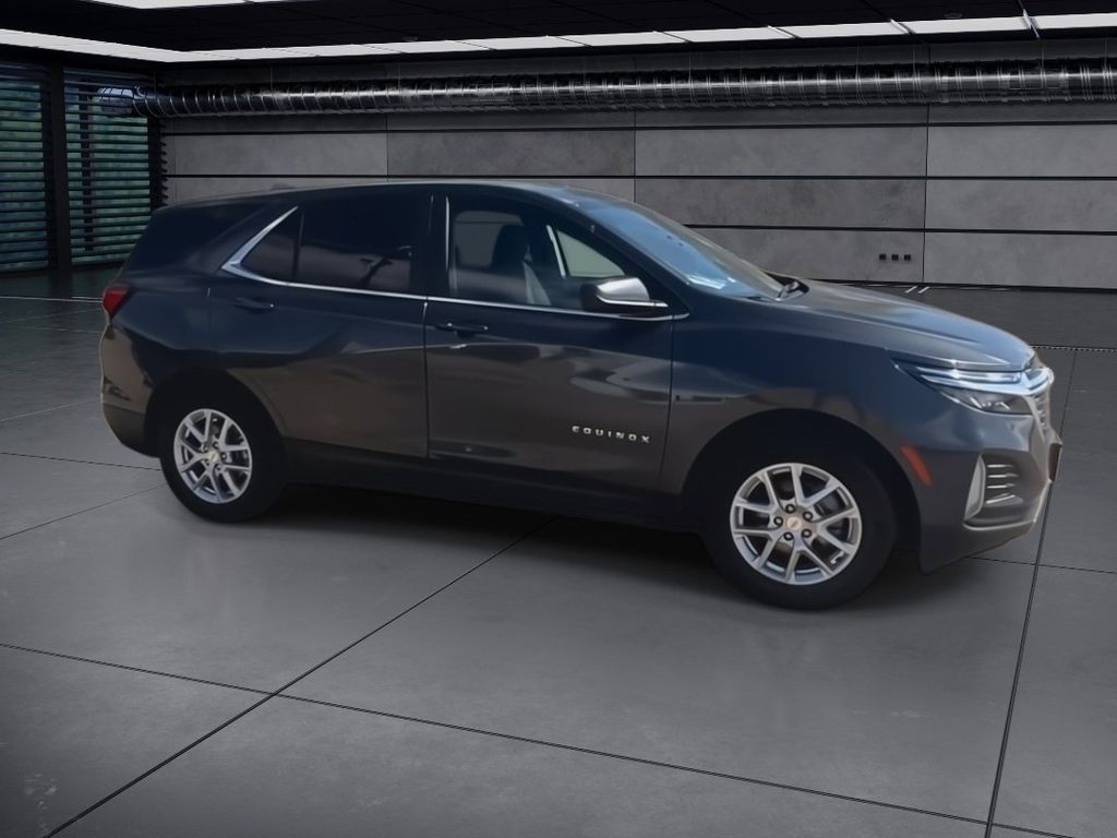 2023 Chevrolet Equinox LT photo 2