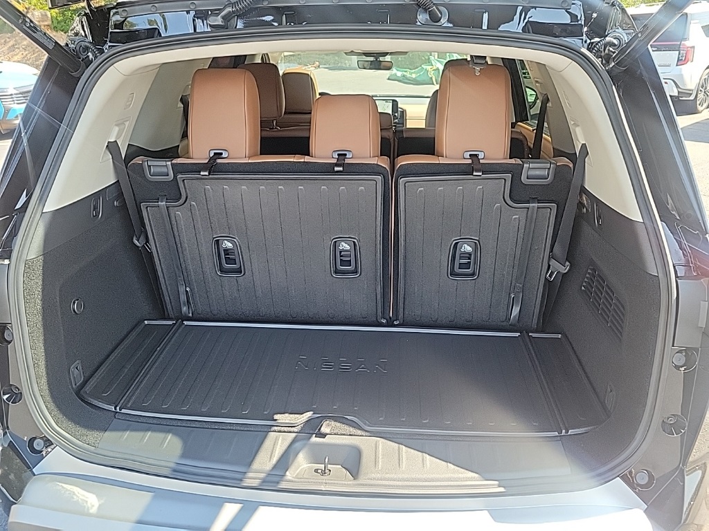 2025 Nissan Pathfinder Platinum photo 25