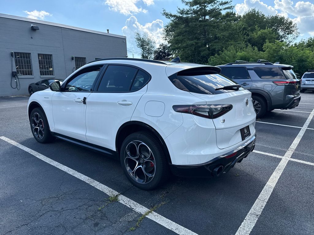 2025 Alfa Romeo Stelvio Sprint Base photo 3