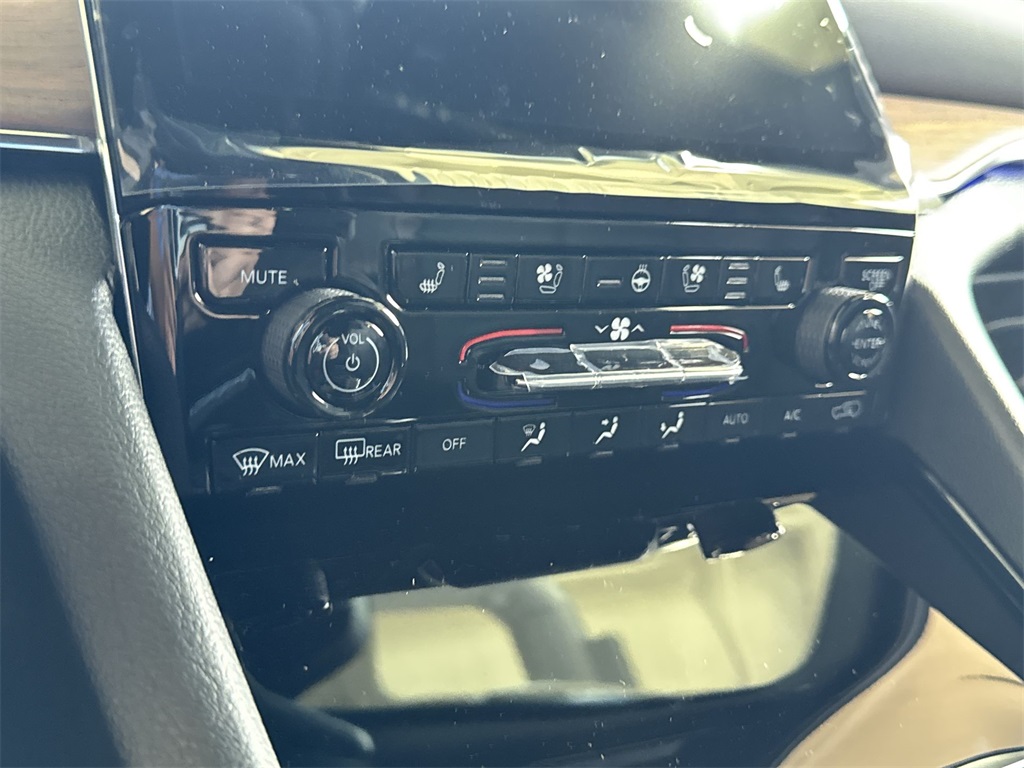 2025 Jeep Grand Cherokee Summit photo 23