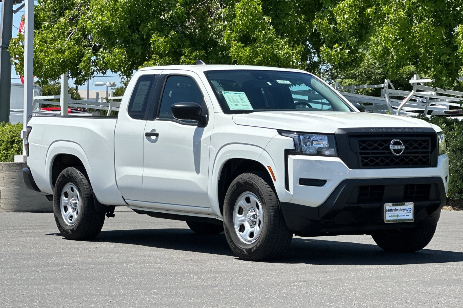2023 Nissan Frontier S photo 2