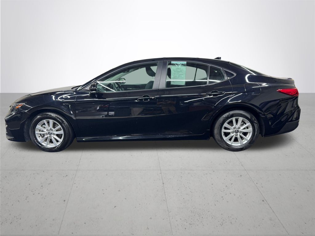 2025 Toyota Camry LE photo 3