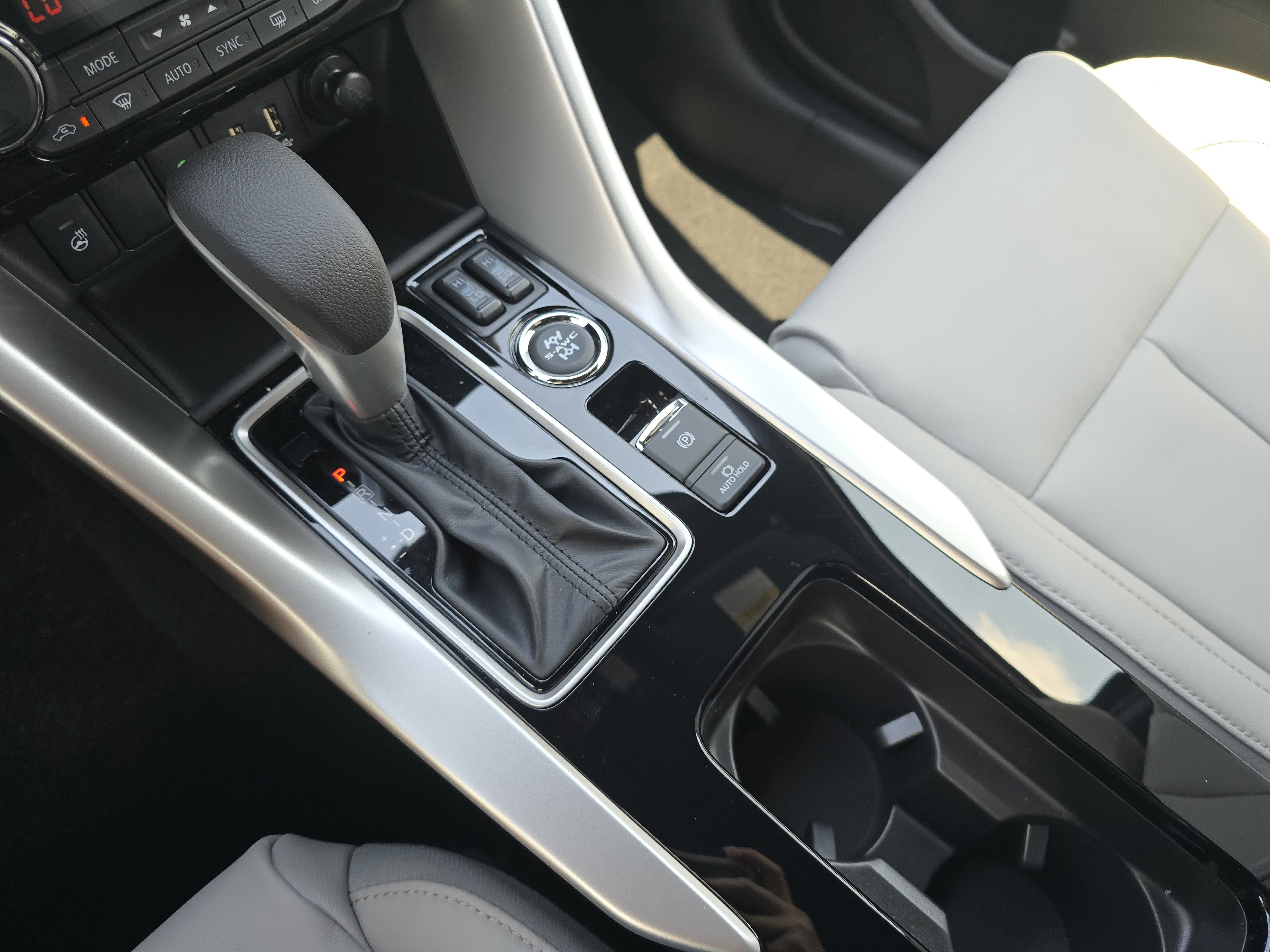 2025 Mitsubishi Eclipse Cross SEL photo 3