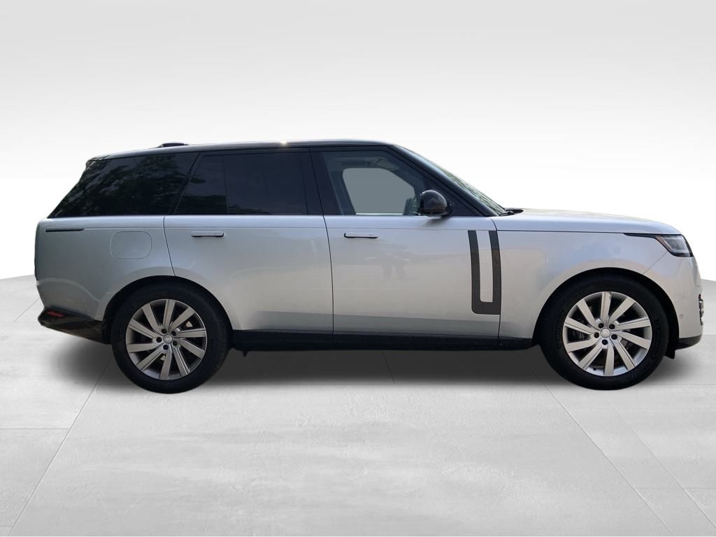 2024 Land Rover Range Rover SE photo 4