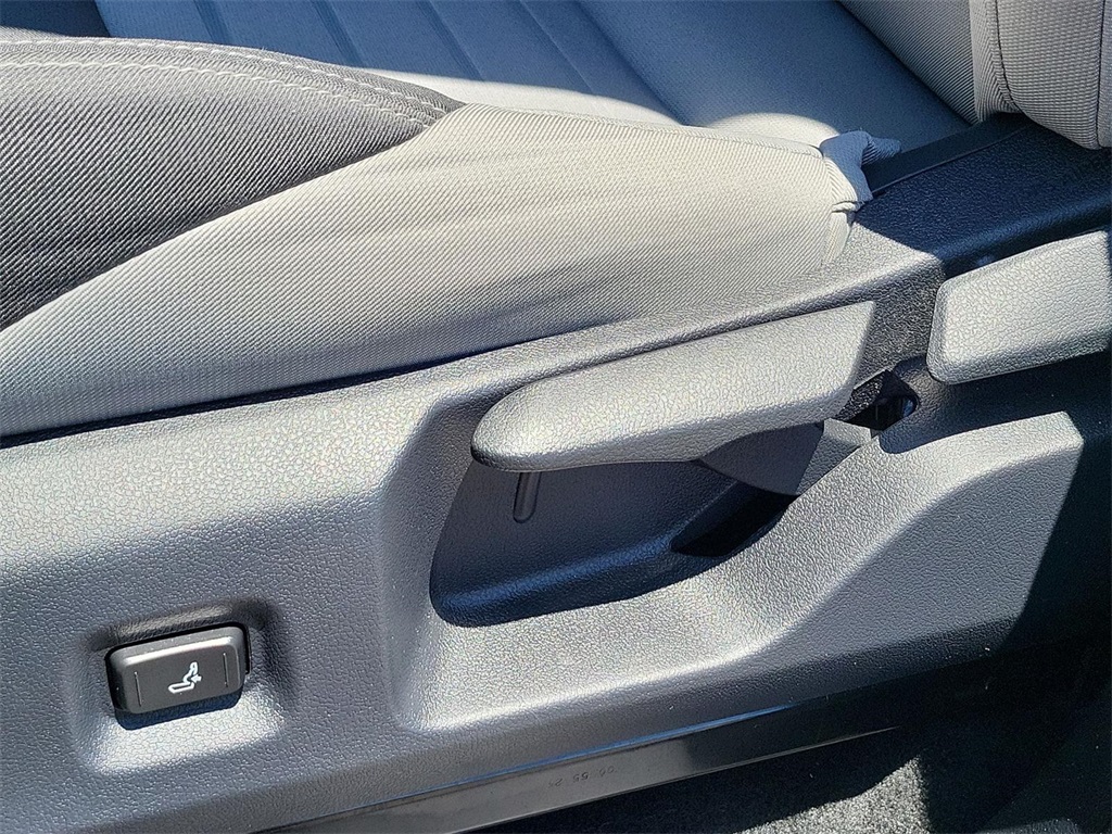 2025 Toyota Tacoma photo 38