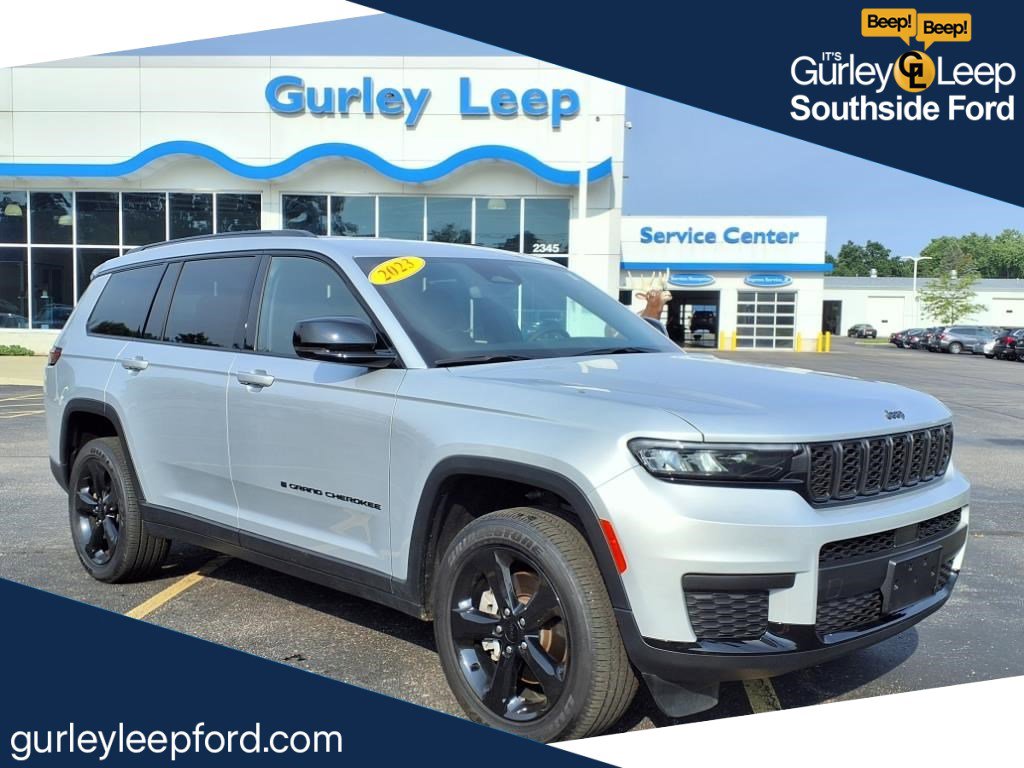 Used 2023 Silver Zynith Jeep Altitude image 1