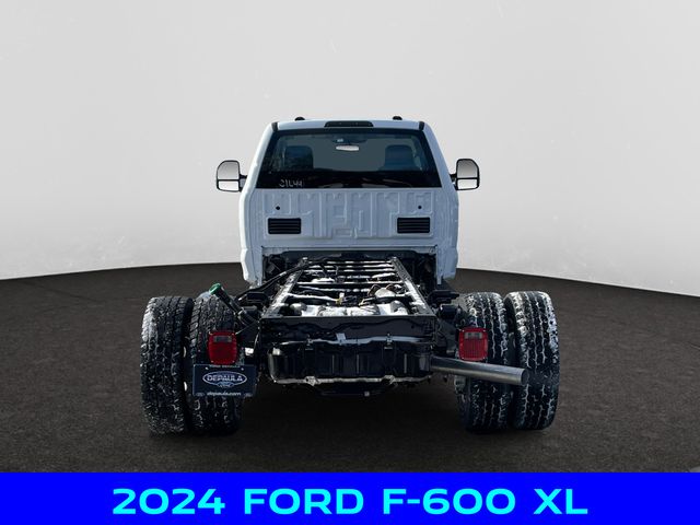 2024 Ford F-600 photo 4
