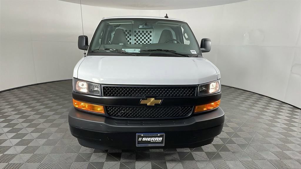 2025 Chevrolet Express Cargo 2500 photo 9