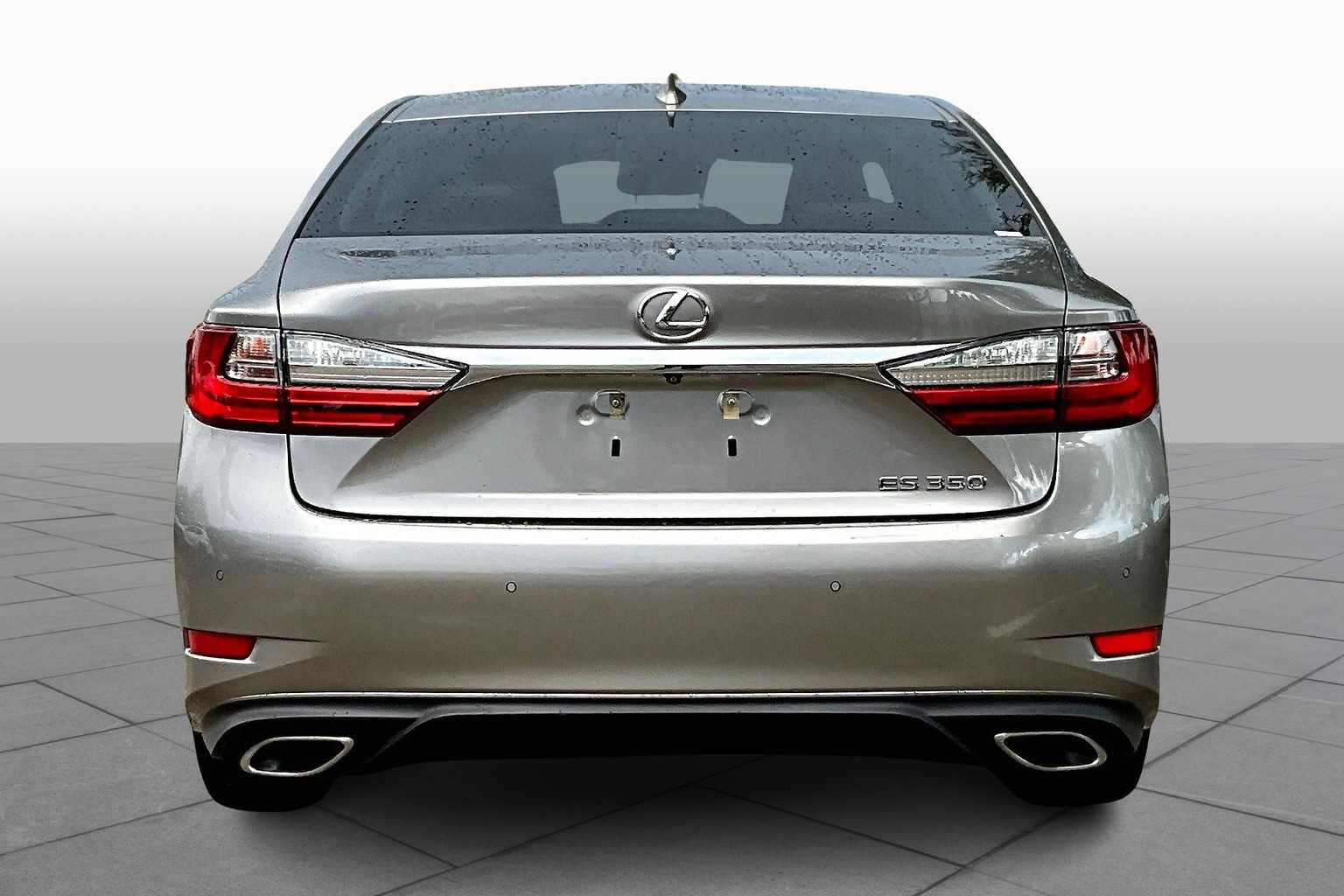 2017 Lexus ES 350 photo 4