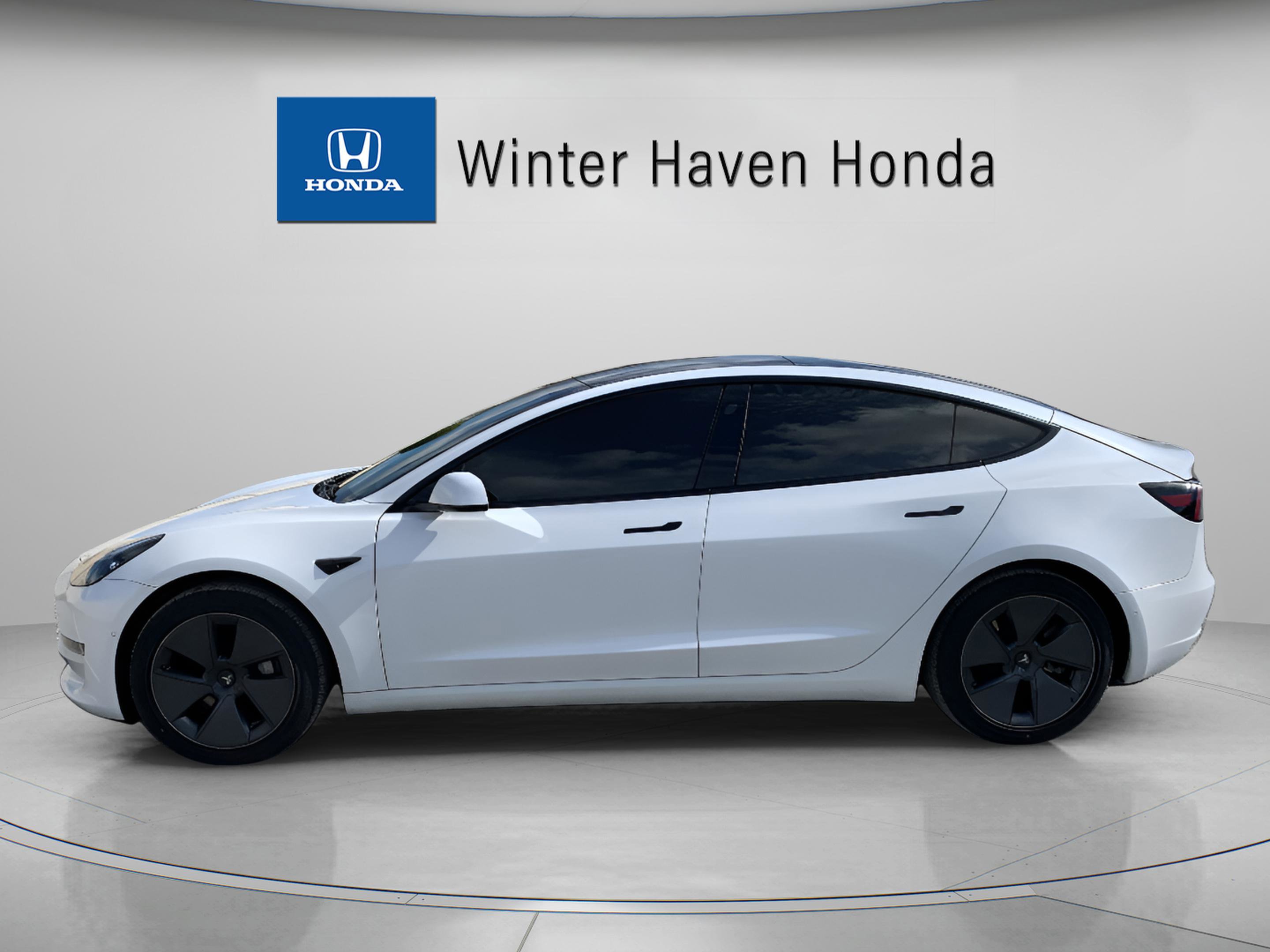 2021 Tesla Model 3 Standard Range Plus photo 3