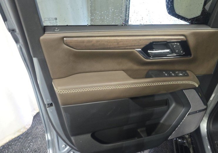 2025 GMC YUKON XL - Image 9