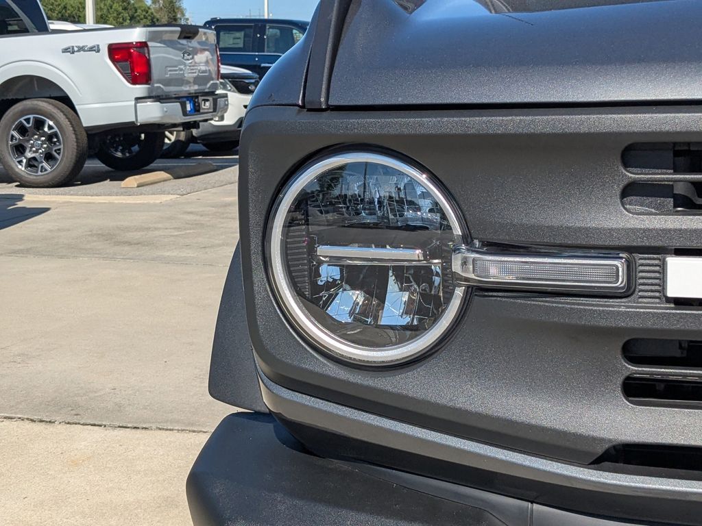 2025 Ford Bronco Base photo 10