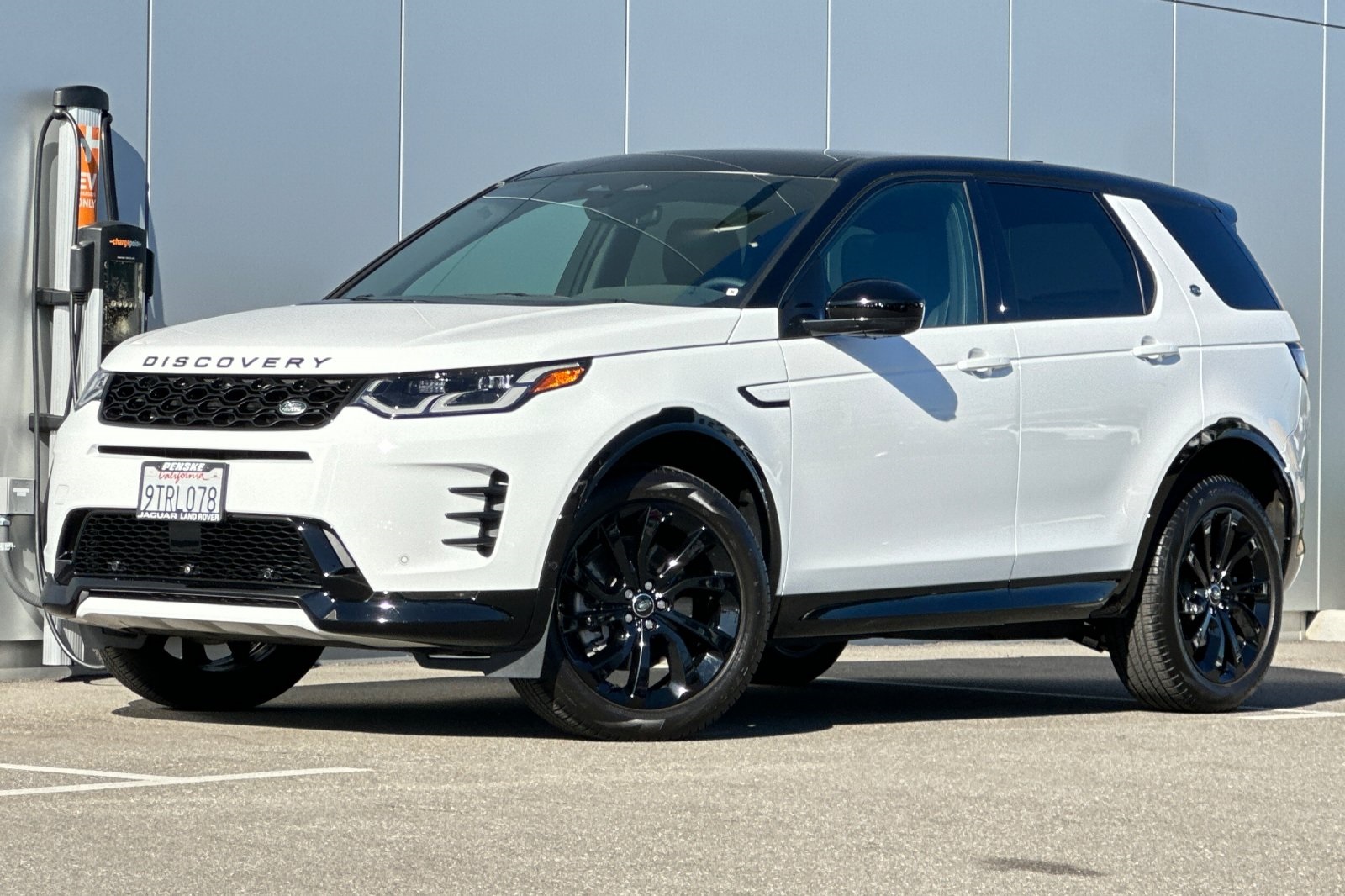 2025 Land Rover Discovery Sport Dynamic SE's photo