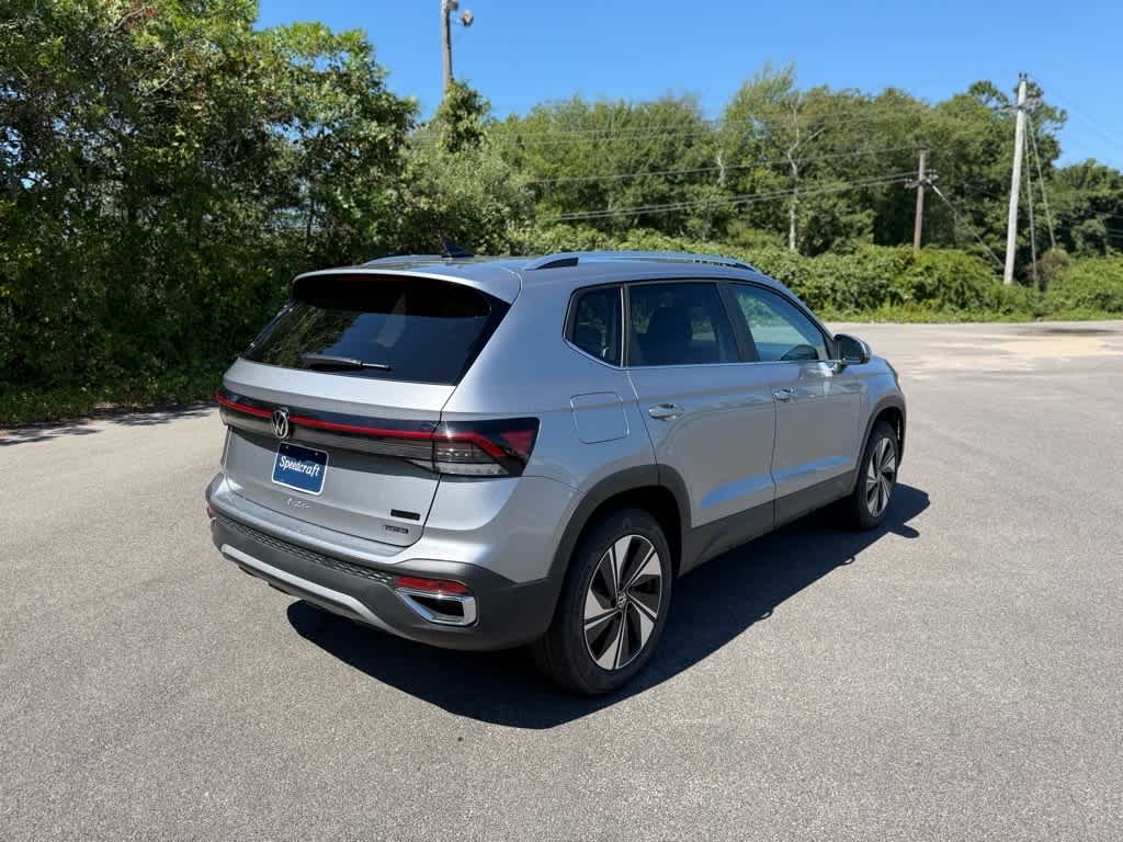 2025 Volkswagen Taos SE photo 3