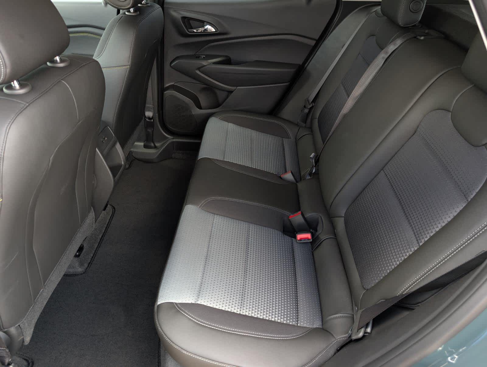 2025 Chevrolet Trax LT photo 12