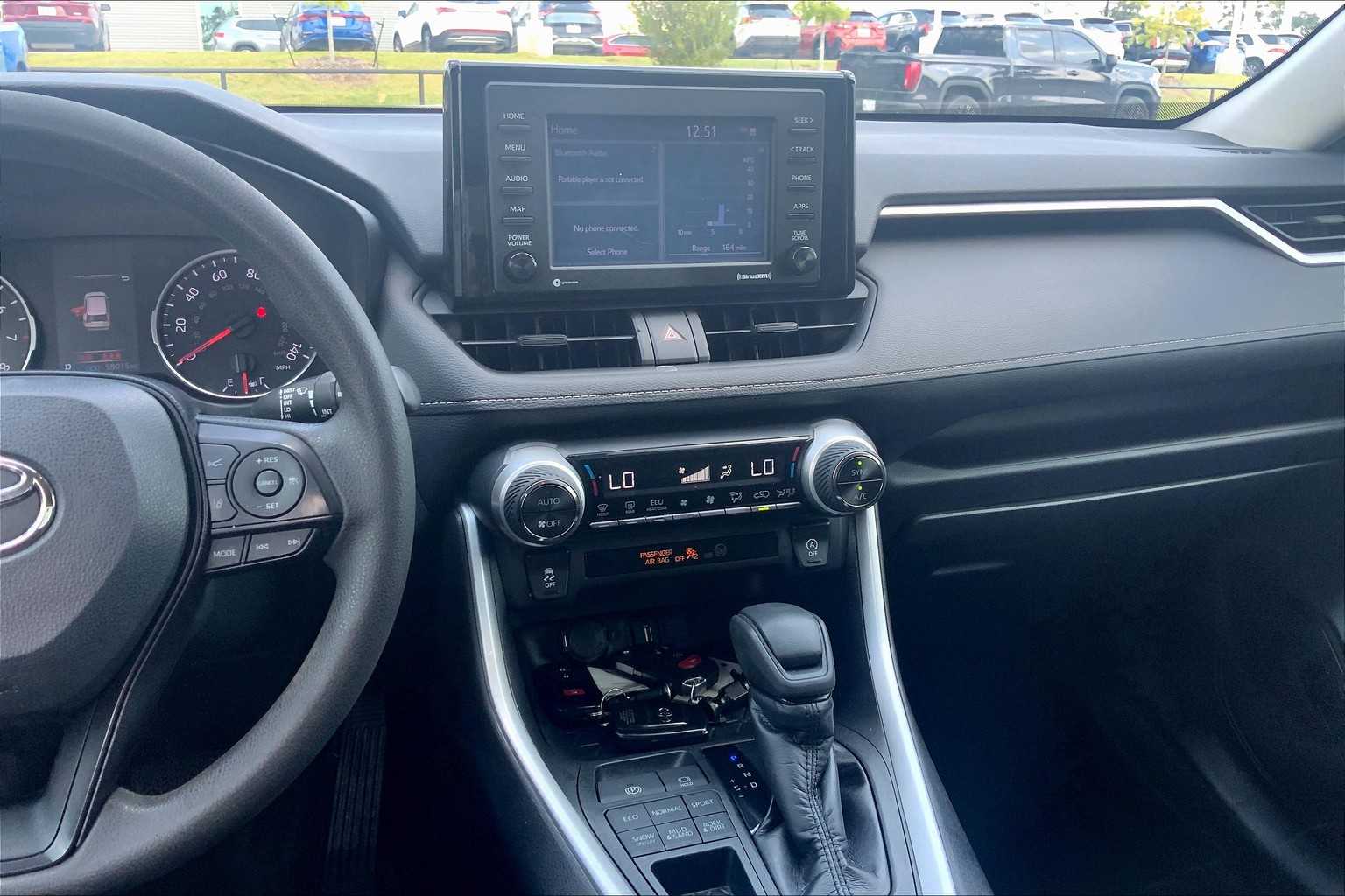 2020 Toyota RAV4 XLE photo 6