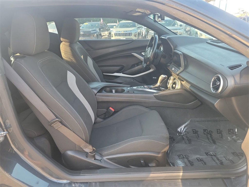2019 Chevrolet Camaro 1LT photo 20