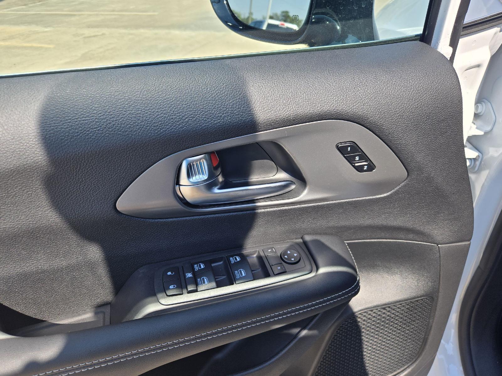 2026 Chrysler Pacifica photo 13
