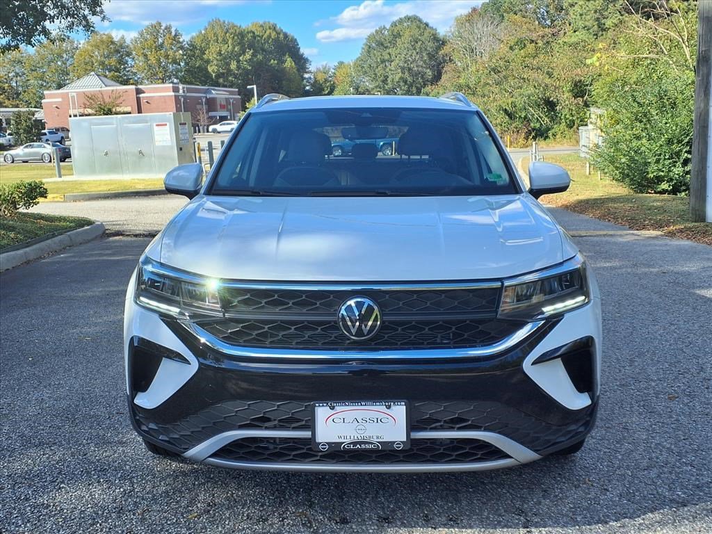 2024 Volkswagen Taos SE photo 2