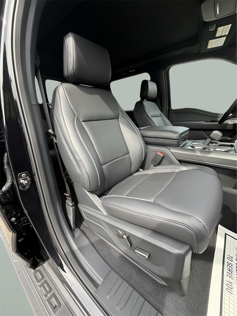 2025 Ford F-150 Lariat photo 19