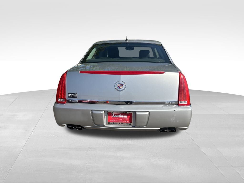 2008 Cadillac DTS Base photo 3
