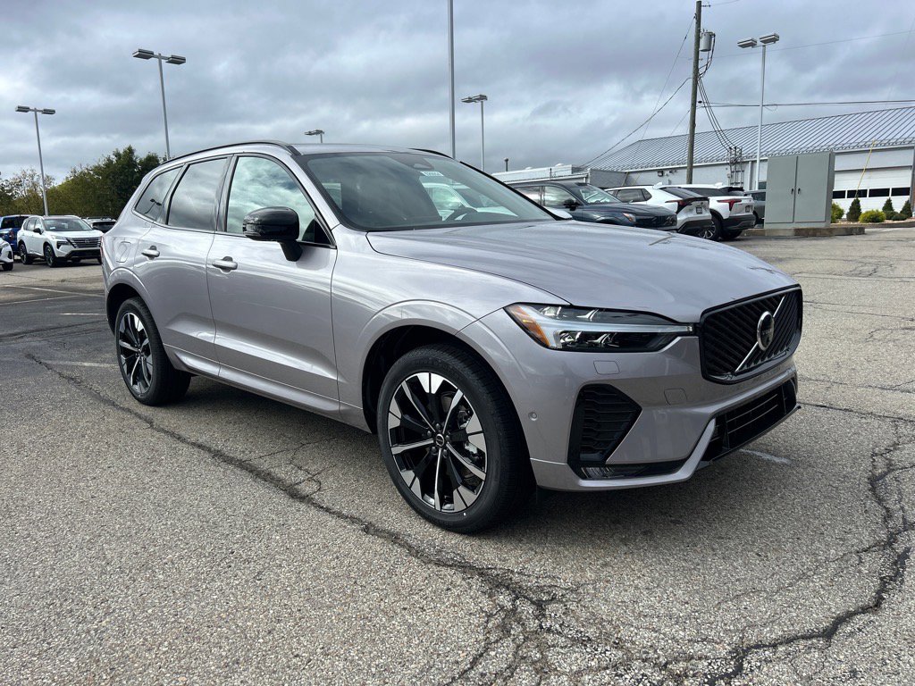 2026 Volvo XC60 Plus's photo