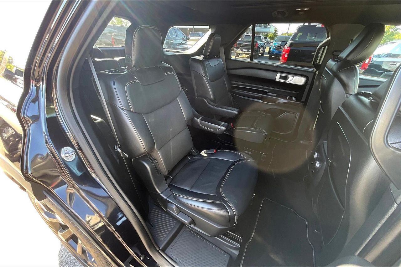 2020 Ford Explorer ST photo 18