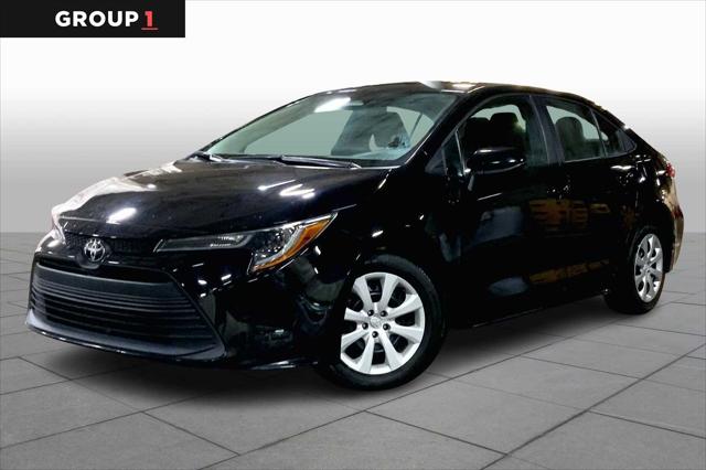 2024 Toyota Corolla LE's photo