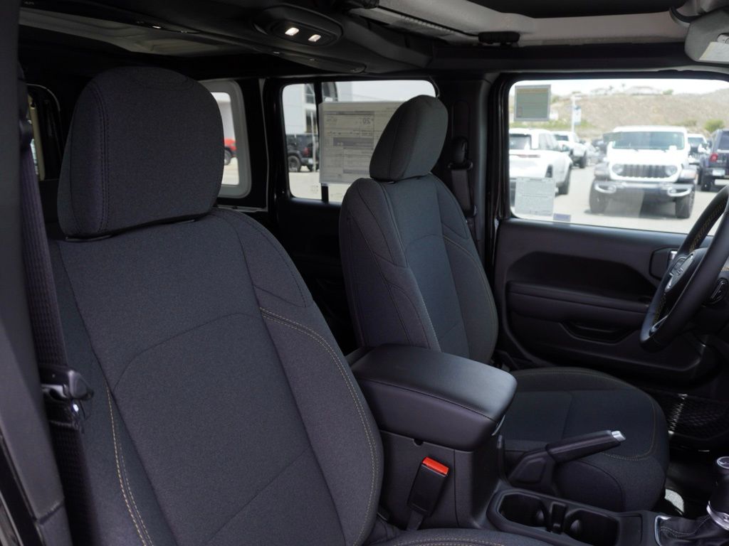 New 2024 Black Clear-Coat Exterior Paint Jeep 4-Door Sport S image 24