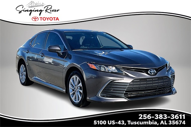 2024 Toyota Camry LE's photo