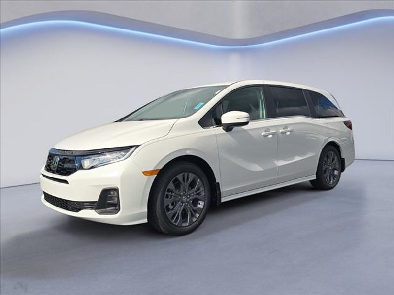 2026 Honda Odyssey Touring's photo