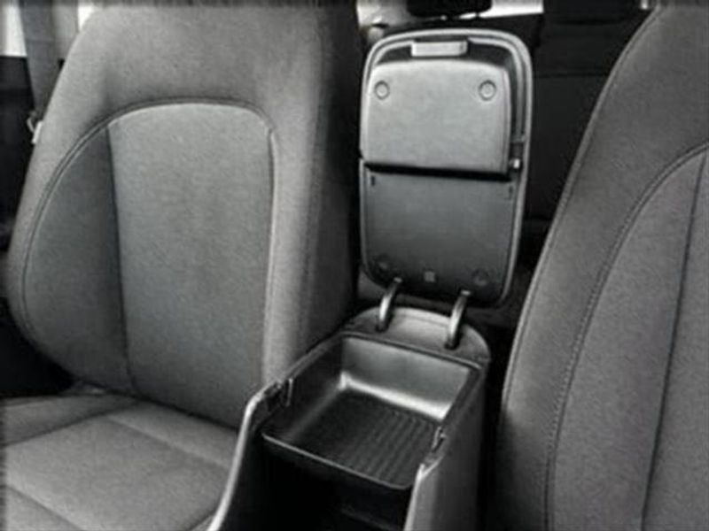 2025 Hyundai Kona SEL photo 4