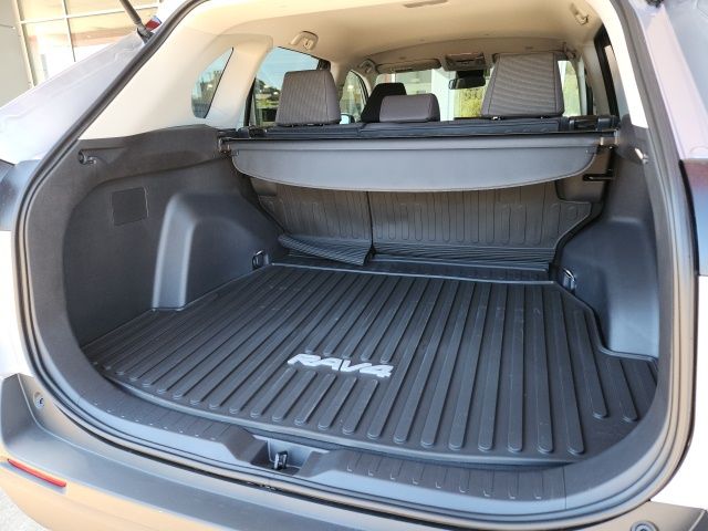 2025 Toyota RAV4 Hybrid LE photo 16