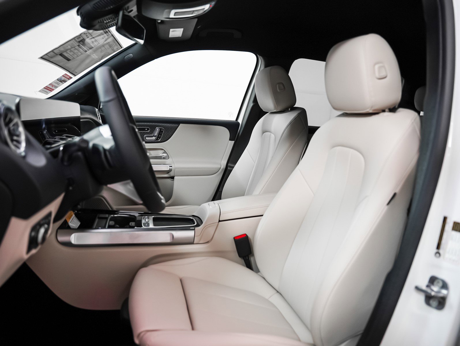 2025 Mercedes Benz GLB 250 4MATIC photo 4