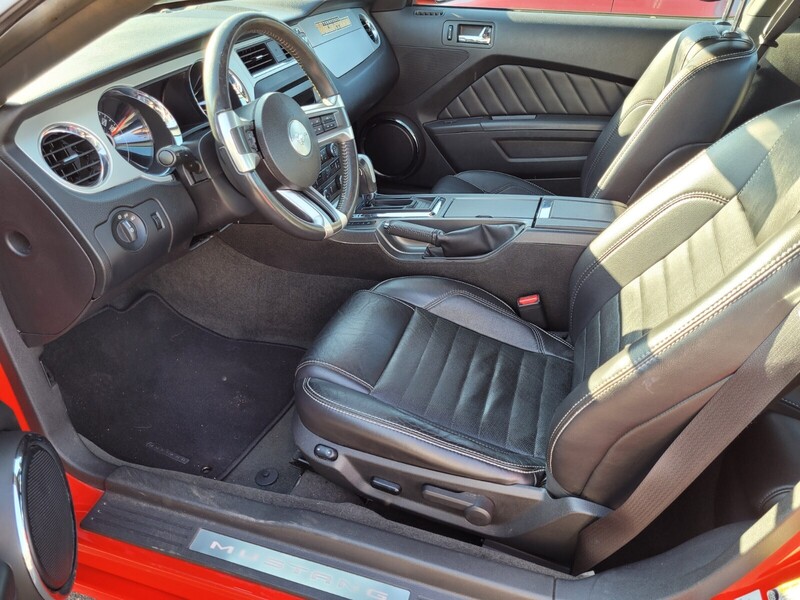 2014 Ford Mustang V6 Premium photo 4