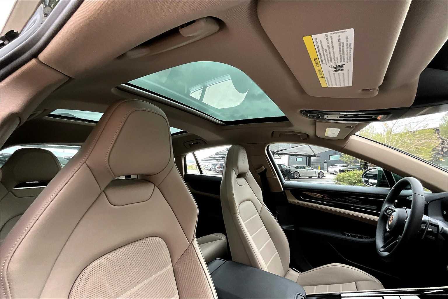 2025 Porsche Panamera 4 photo 18