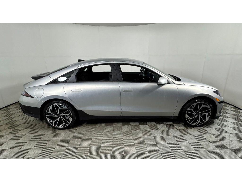 2025 Hyundai Ioniq 6 SEL photo 3