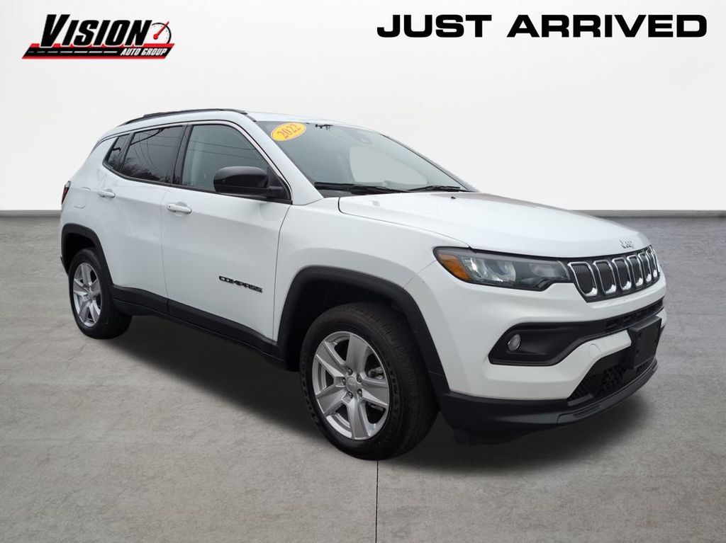 2022 Jeep Compass Latitude photo 3