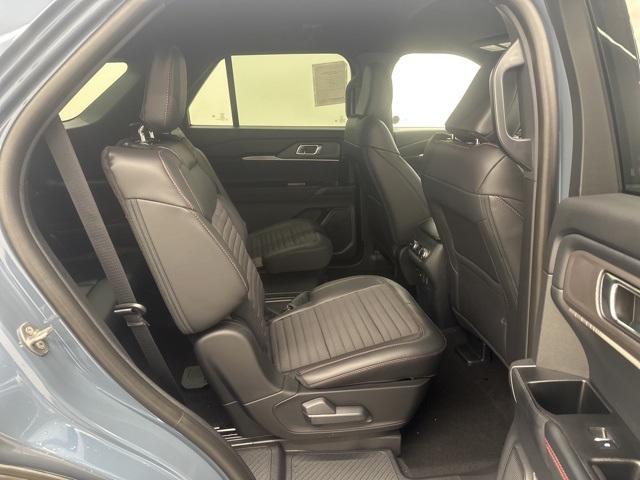 2025 Ford Explorer ST-Line photo 33