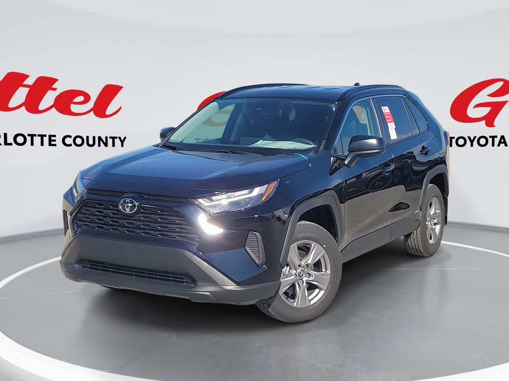 2025 Toyota RAV4 LE's photo
