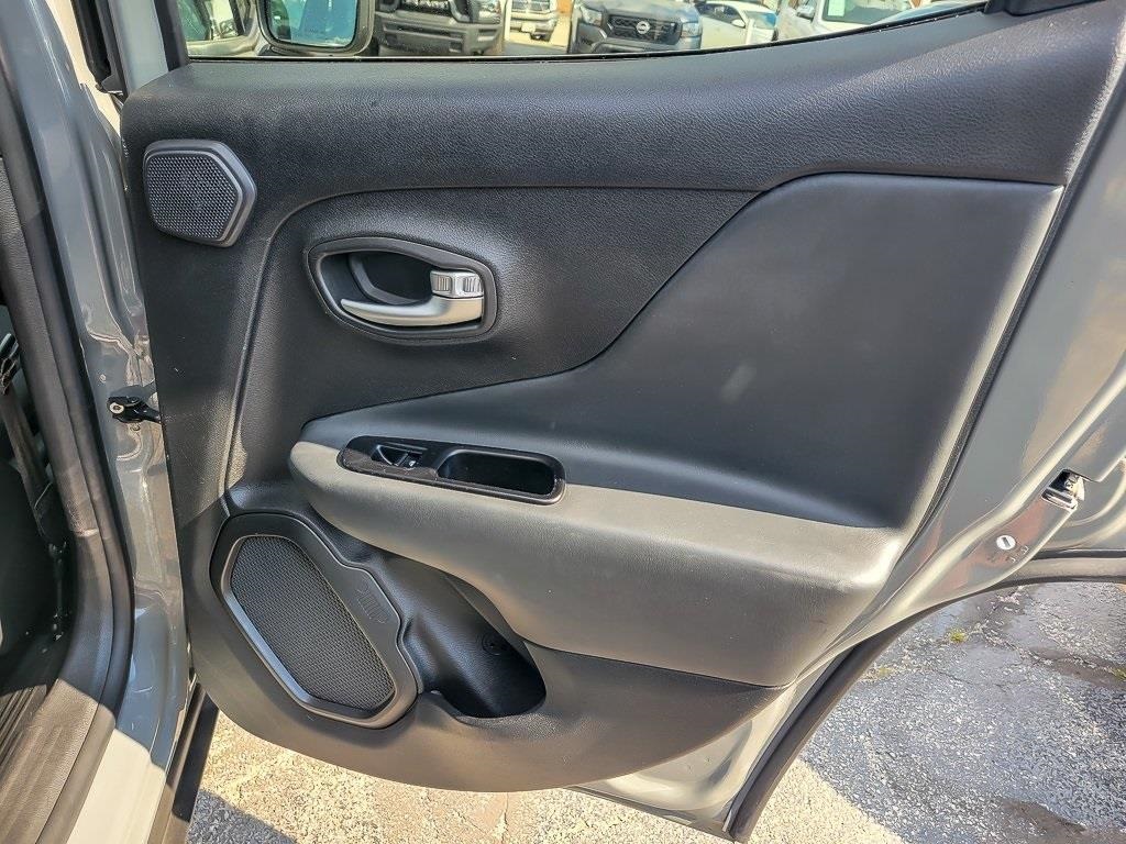 2022 Jeep Renegade Latitude photo 17