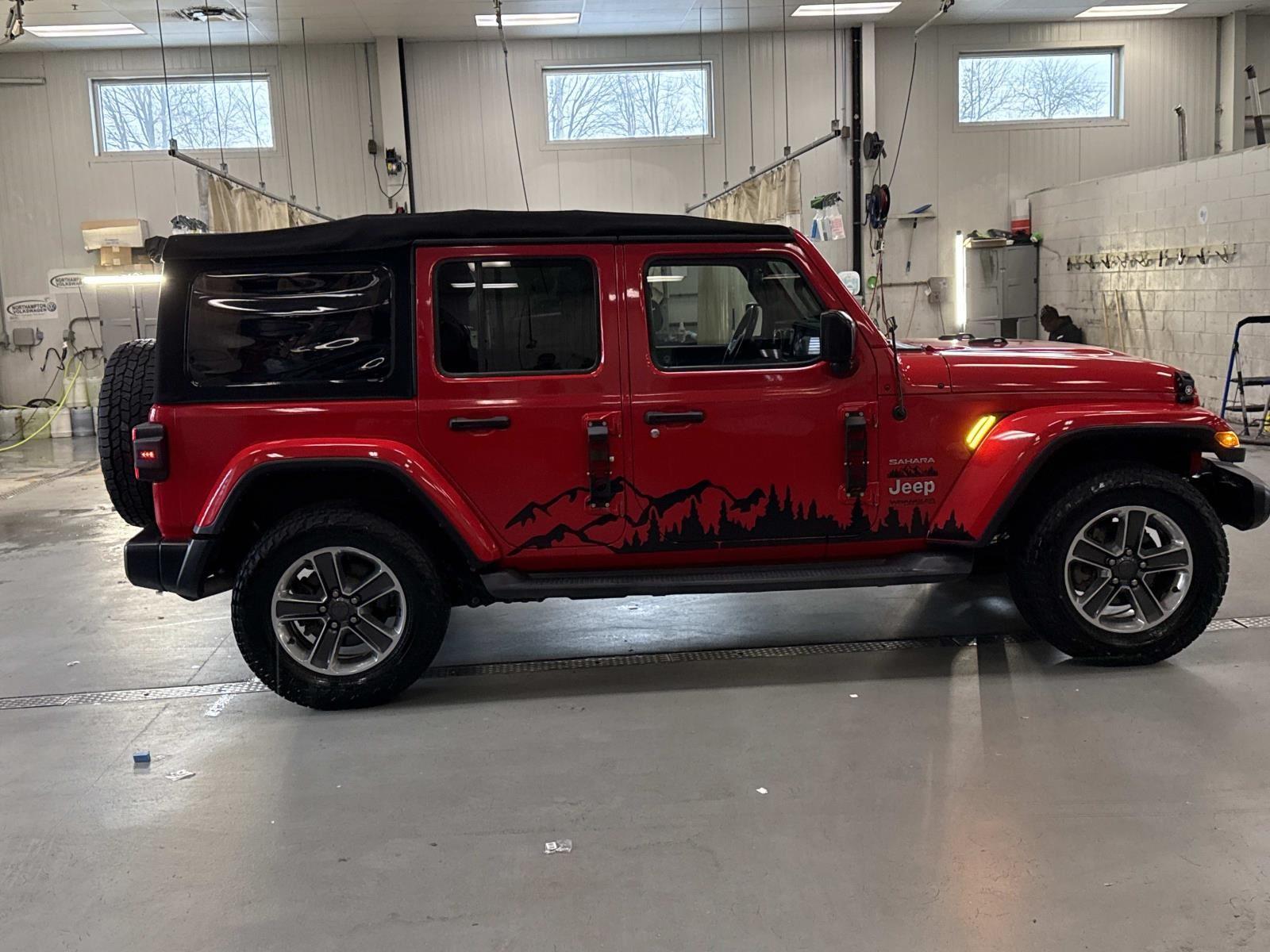 2019 Jeep Wrangler Unlimited Sahara photo 2