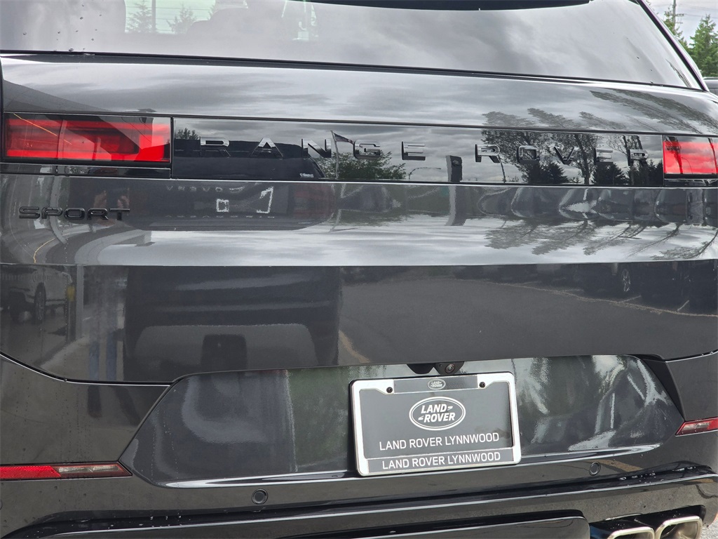 2025 Land Rover Range Rover Sport SE photo 9