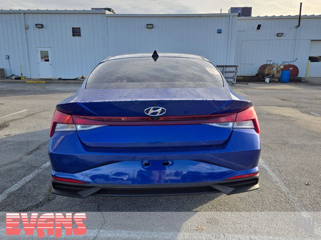 2023 Hyundai Elantra SEL Convenience photo 3