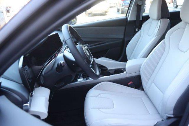 2025 Hyundai Elantra Limited photo 8