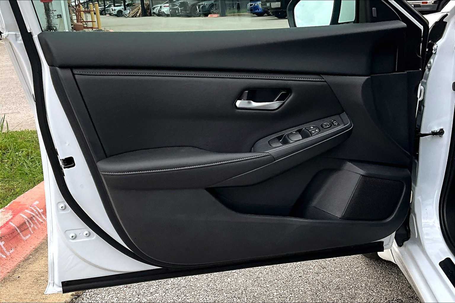 2025 Nissan Sentra SV photo 12