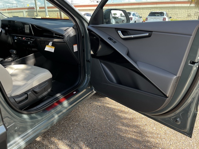2025 Kia Niro EX photo 18