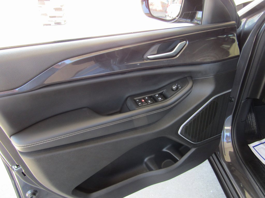 2022 Jeep Grand Cherokee Altitude photo 16