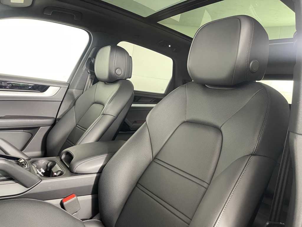 2025 Porsche Cayenne photo 5