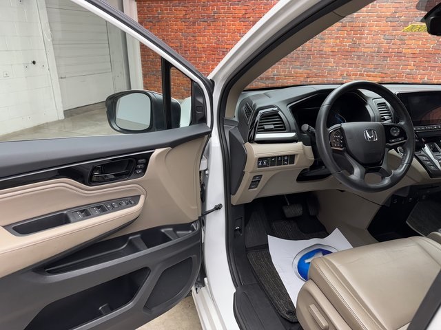 2023 Honda Odyssey Touring photo 6